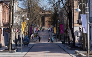 Daugavpils straujiem soļiem sagaida pavasara atnākšanu, tāpēc Daugavpils pilsētas mākslinieki ir optimistiski noskaņoti un sāk izrotāt pilsētu Lieldie 13
