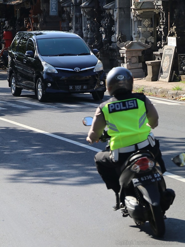 Travelnews.lv piedāvā fotomirkļus no Bali ielas dzīves un transporta 280312