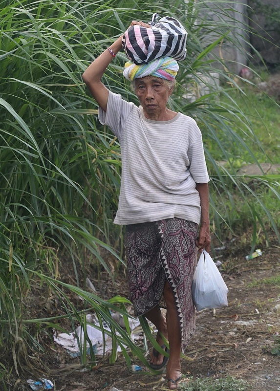 Travelnews.lv piedāvā fotomirkļus no Bali ielas dzīves un transporta 280330