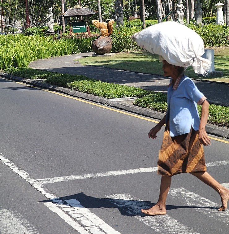 Travelnews.lv piedāvā fotomirkļus no Bali ielas dzīves un transporta 280333