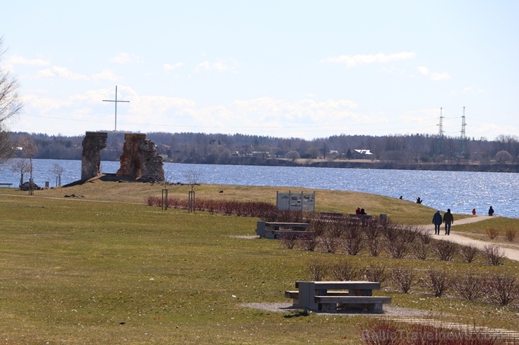 Salaspils pludmale, Rīgas HES ūdenskrātuve un aizsargdambis. 
Foto: Laura Siliņa 280804