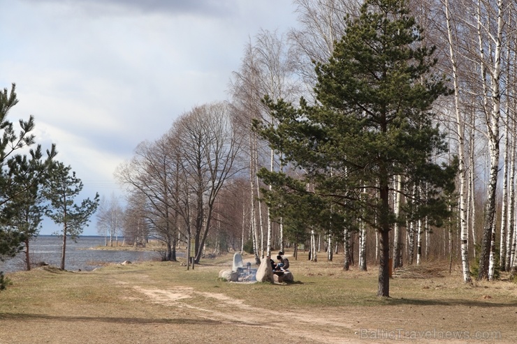 Piemiņas zīme Daugavas lībiešiem un viņu vadonim Ako, un apkārtne. Foto: Laura Siliņa 280813