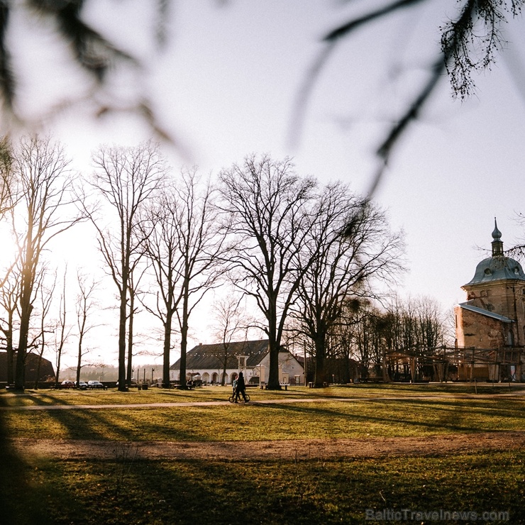 Parks atrodas līdzās Valmiermuižas alus darītavai un rūpi par tā apdzīvošanu un kultūrvēsturiskās vides saglabāšanu un atjaunošanu tur 