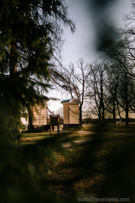 Parks atrodas līdzās Valmiermuižas alus darītavai un rūpi par tā apdzīvošanu un kultūrvēsturiskās vides saglabāšanu un atjaunošanu tur 