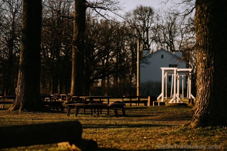 Parks atrodas līdzās Valmiermuižas alus darītavai un rūpi par tā apdzīvošanu un kultūrvēsturiskās vides saglabāšanu un atjaunošanu tur 