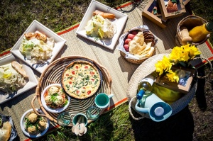 Restorāns Baltvilla sagatavojis īpašu piedāvājumu - svaigo uzkodu un desertu piknika grozu līdzņemšanai, ko baudīt, dodoties pastaigā uz mežu, jūru va 7