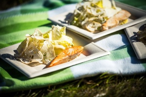 Restorāns Baltvilla sagatavojis īpašu piedāvājumu - svaigo uzkodu un desertu piknika grozu līdzņemšanai, ko baudīt, dodoties pastaigā uz mežu, jūru va 14