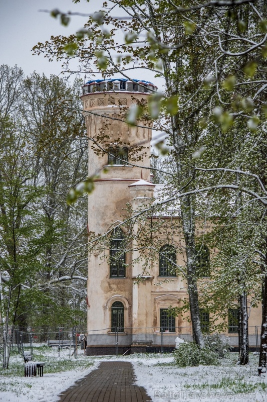 Latgalē un Vidzemē ziedošo pavasari uz brīdi nomaina balta ziema 282374