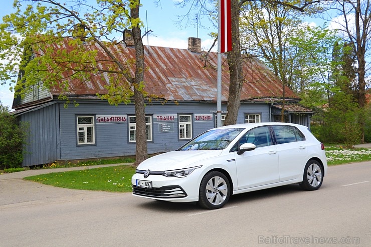 Travelnews.lv apceļo Latgali un Pierīgu ar jauno «Volkswagen Golf 8 1.5 eTSI» 282655