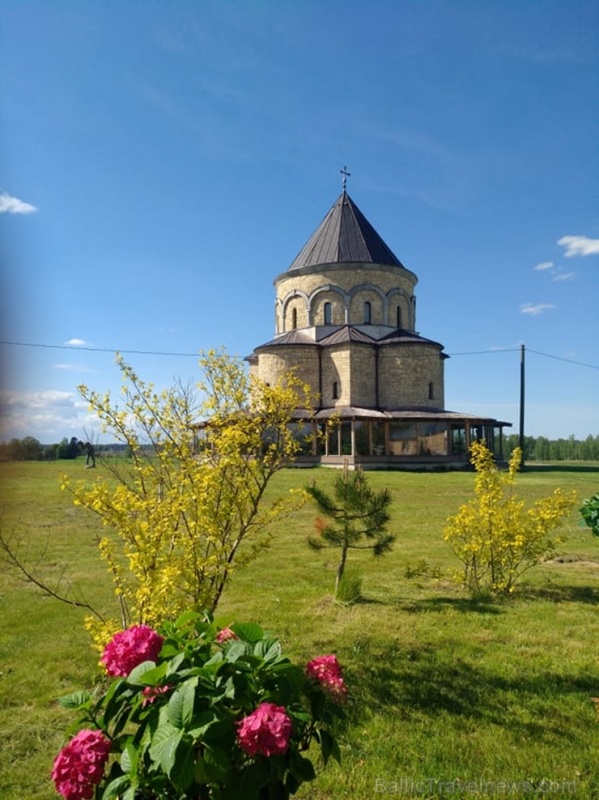 Bruknas muiža ieskauta krāšņos pavasara ziedos 283449