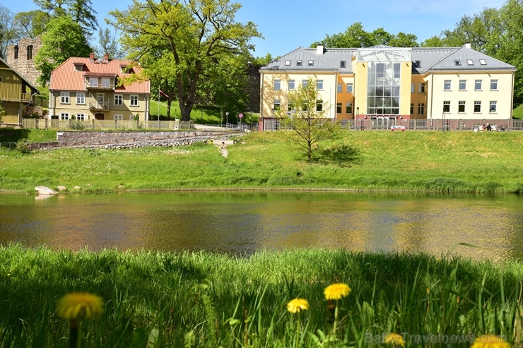 Valmiera sveicina vasaru, koši plaukstot un zaļojot 283616