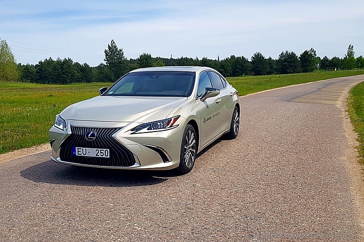 Travelnews.lv apceļo Latviju ar «Lexus ES 300h» 283647