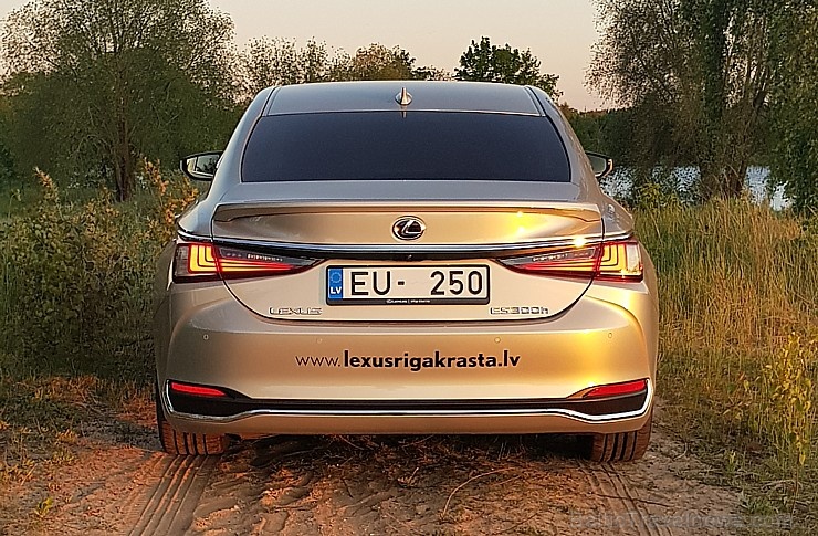 Travelnews.lv apceļo Latviju ar «Lexus ES 300h» 283663