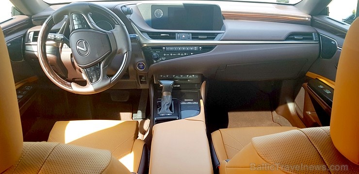 Travelnews.lv apceļo Latviju ar «Lexus ES 300h» 283667