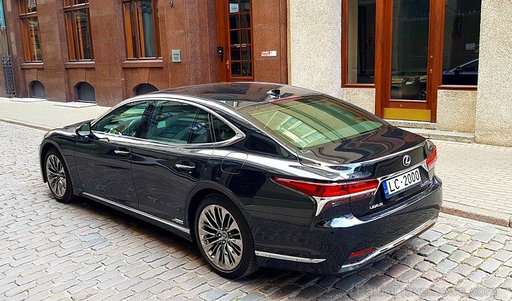 Travelnews.lv apceļo Latviju ar premium klases «Lexus LS 500h» 283733