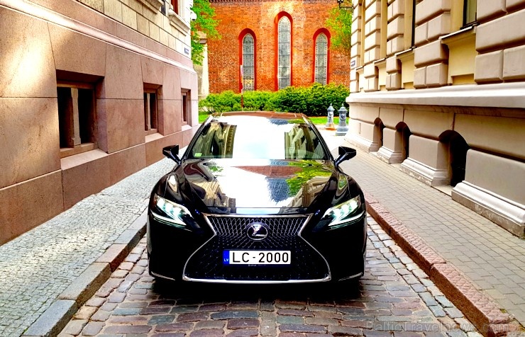Travelnews.lv apceļo Latviju ar premium klases «Lexus LS 500h» 283751
