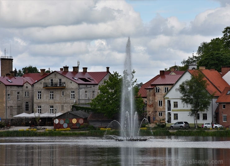 Talsu šarmantajās pilsētas ielās var izbaudīt vasarīgas pastaigas 283776