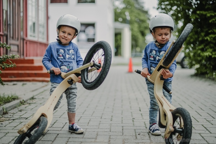 Siguldā atklāta Latvijā pirmā velo iela, kas darbojas kā pilotprojekts Siguldas kopējās satiksmes uzlabošanas koncepcijā 283952