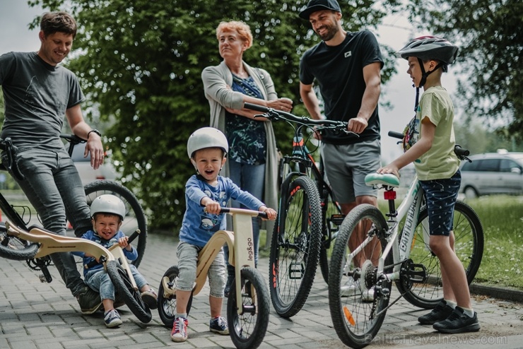 Siguldā atklāta Latvijā pirmā velo iela, kas darbojas kā pilotprojekts Siguldas kopējās satiksmes uzlabošanas koncepcijā 283965