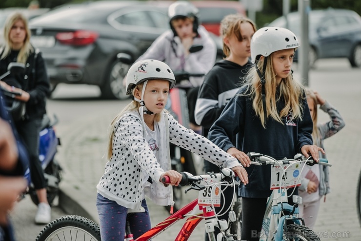 Siguldā atklāta Latvijā pirmā velo iela, kas darbojas kā pilotprojekts Siguldas kopējās satiksmes uzlabošanas koncepcijā 283969