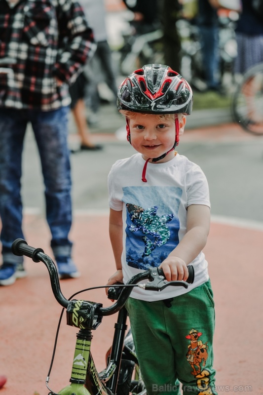 Siguldā atklāta Latvijā pirmā velo iela, kas darbojas kā pilotprojekts Siguldas kopējās satiksmes uzlabošanas koncepcijā 283970