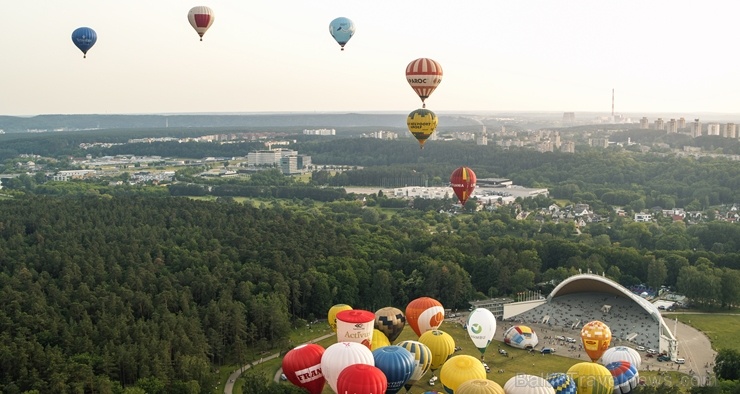 Viļņa ir viena retajā galvaspilsētām Eiropā, kas veic gaisa balonu lidojumus virs pilsētas 284243