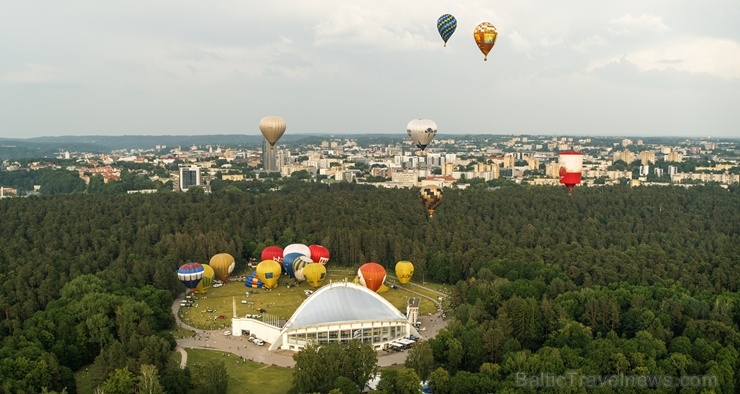 Viļņa ir viena retajā galvaspilsētām Eiropā, kas veic gaisa balonu lidojumus virs pilsētas 284244