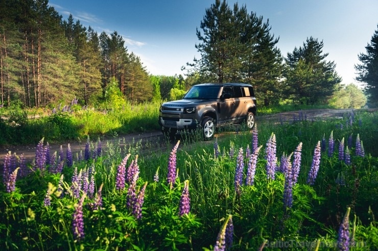 Land Rover salonā Rīgā ieradies Land Rover Defender – viens no pievilcīgākajiem desmitgades automobiļiem 284471