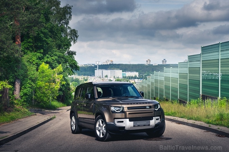 Land Rover salonā Rīgā ieradies Land Rover Defender – viens no pievilcīgākajiem desmitgades automobiļiem 284472