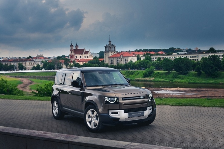 Land Rover salonā Rīgā ieradies Land Rover Defender – viens no pievilcīgākajiem desmitgades automobiļiem 284475