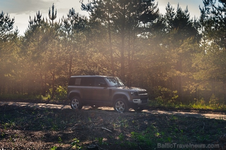 Land Rover salonā Rīgā ieradies Land Rover Defender – viens no pievilcīgākajiem desmitgades automobiļiem 284482