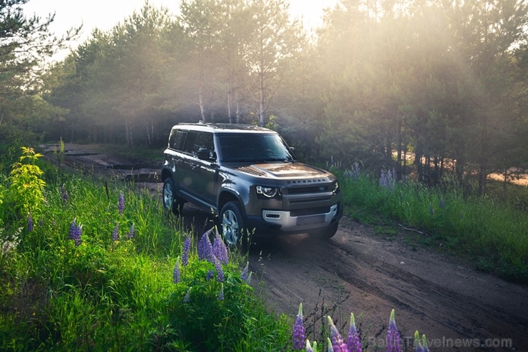 Land Rover salonā Rīgā ieradies Land Rover Defender – viens no pievilcīgākajiem desmitgades automobiļiem 284484