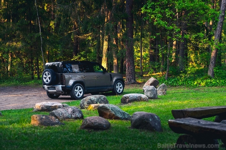 Land Rover salonā Rīgā ieradies Land Rover Defender – viens no pievilcīgākajiem desmitgades automobiļiem 284489