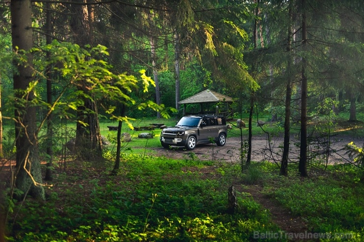 Land Rover salonā Rīgā ieradies Land Rover Defender – viens no pievilcīgākajiem desmitgades automobiļiem 284490