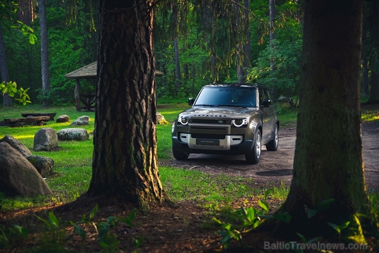 Land Rover salonā Rīgā ieradies Land Rover Defender – viens no pievilcīgākajiem desmitgades automobiļiem 284491