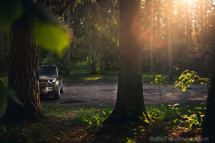 Land Rover salonā Rīgā ieradies Land Rover Defender – viens no pievilcīgākajiem desmitgades automobiļiem 284492