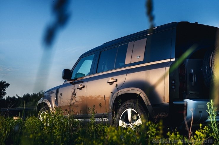 Land Rover salonā Rīgā ieradies Land Rover Defender – viens no pievilcīgākajiem desmitgades automobiļiem 284493