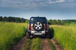 Land Rover salonā Rīgā ieradies Land Rover Defender – viens no pievilcīgākajiem desmitgades automobiļiem 16