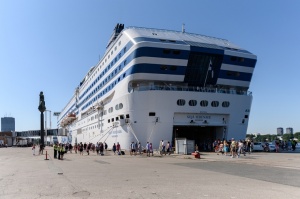 Greznais kuģis, kas parasti kursē maršrutā Helsinki – Stokholma, šovasar – jūlijā un augusta pirmajā pusē – apkalpos pagaidu maršrutu Helsinki–Rīga 13