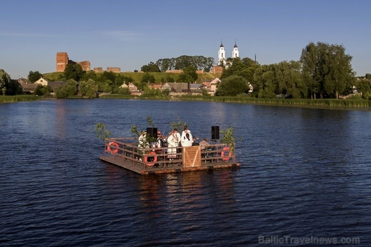 Pirmo reizi Latvijas senākajā pilsētā Ludzā  rīko koncertu uz plosta 285755