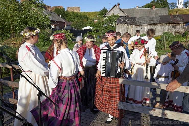 Pirmo reizi Latvijas senākajā pilsētā Ludzā  rīko koncertu uz plosta 285761