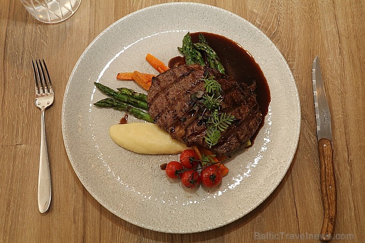 Travelnews.lv izbauda Vecrīgas viesnīcas restorāna «Beef Room» ēdienkartes piedāvājumu 285952