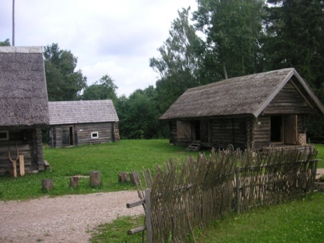 Muzejs ir 20. gadsimta sākuma celtņu komplekss, kurā ietilpst sešas ēkas 15401