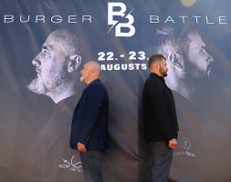 Viktors Ravdive un Lauris Aleksejevs aicina uz «Burger Battle» jaunajā «Via Jurmala Outlet Village» 40