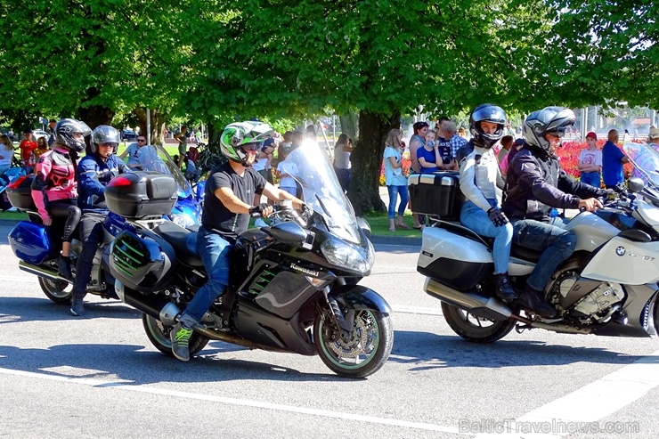 Ventspils ielas un ostas promenādi pierūcina «Kurland bike meet 2020» Motociklu parāde 286581