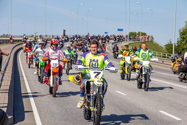 Ventspils ielas un ostas promenādi pierūcina «Kurland bike meet 2020» Motociklu parāde 286595