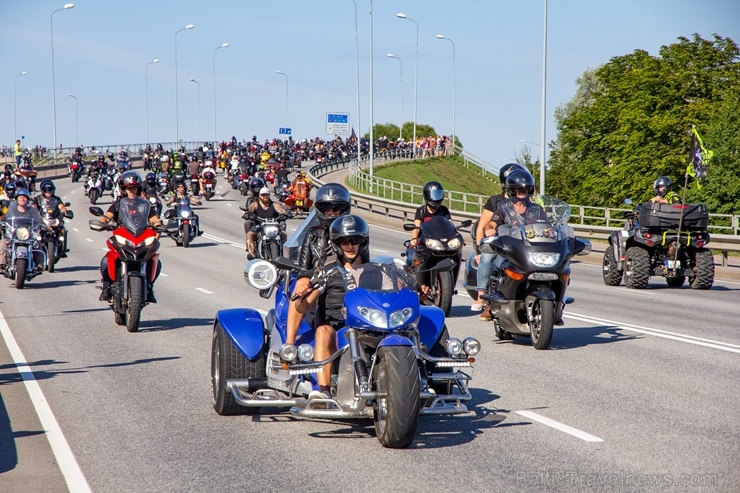 Ventspils ielas un ostas promenādi pierūcina «Kurland bike meet 2020» Motociklu parāde 286597
