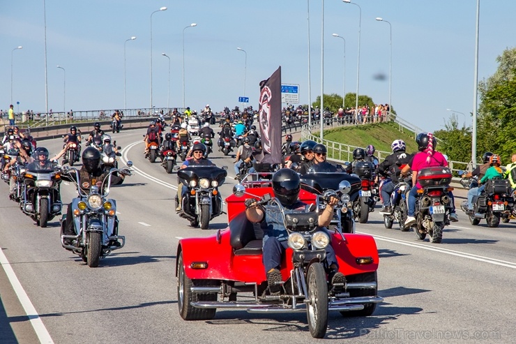 Ventspils ielas un ostas promenādi pierūcina «Kurland bike meet 2020» Motociklu parāde 286603