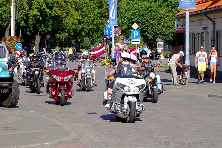 Ventspils ielas un ostas promenādi pierūcina «Kurland bike meet 2020» Motociklu parāde 286608