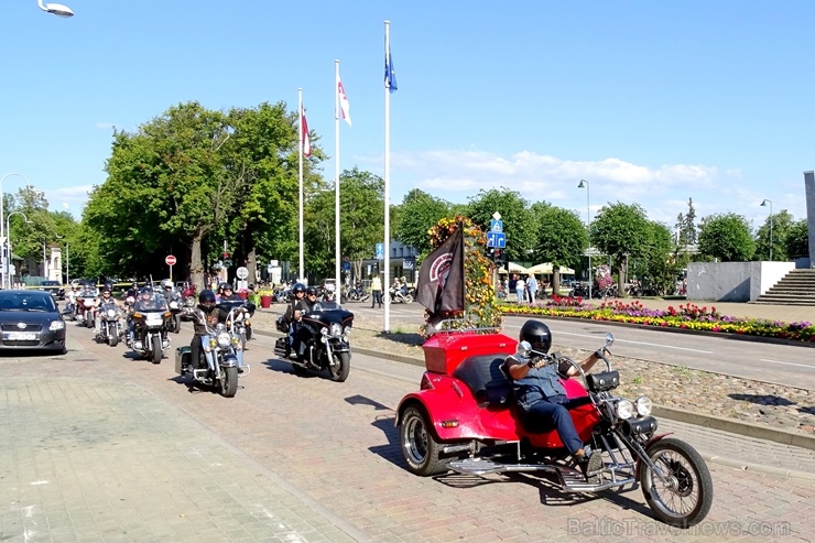 Ventspils ielas un ostas promenādi pierūcina «Kurland bike meet 2020» Motociklu parāde 286611